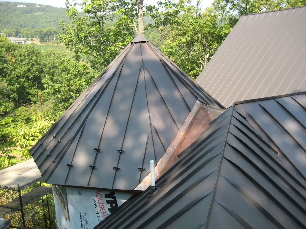 Professional Roof Tarp Installation by Craftsman Roofing in Braeside